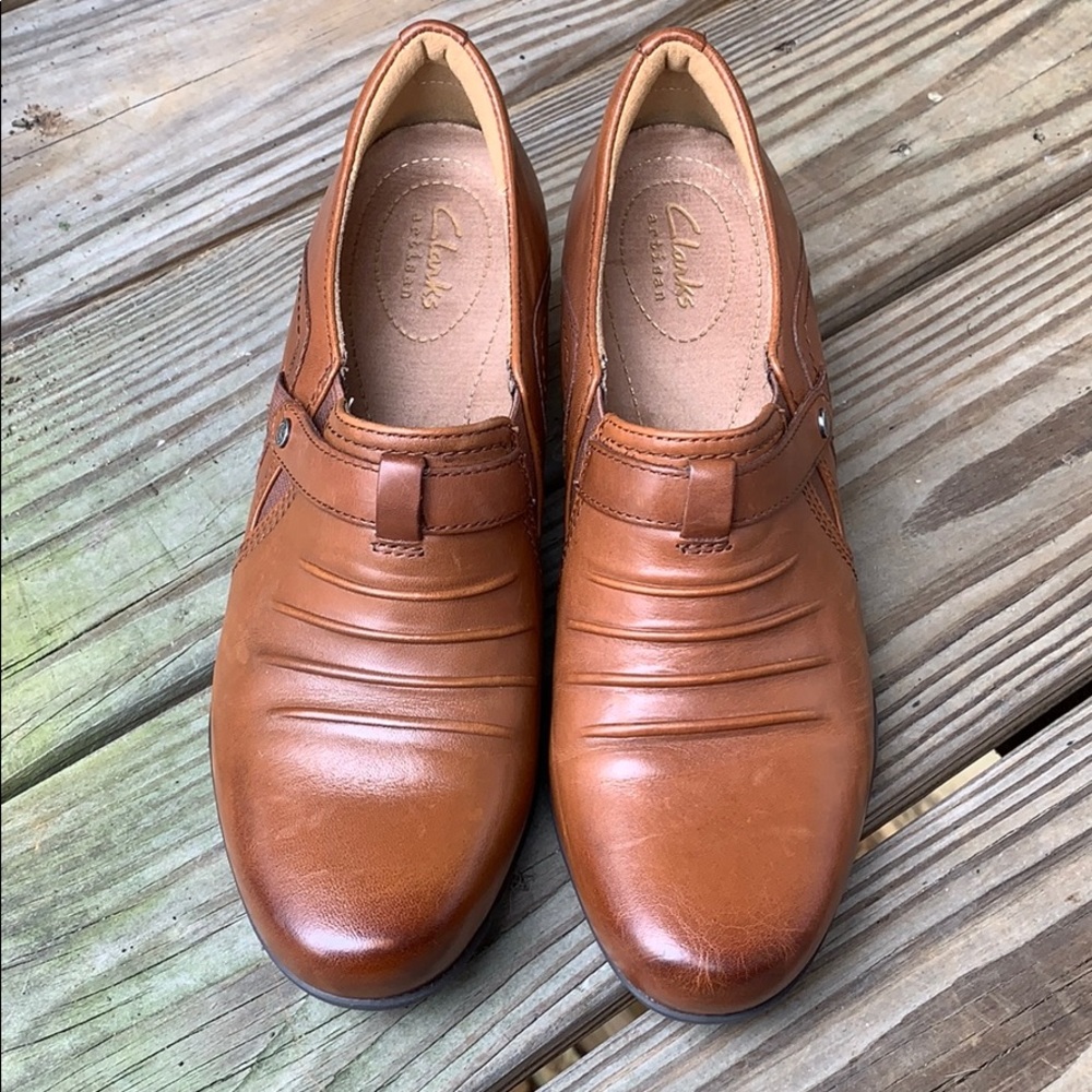 Clark’s size 7.5 brown leather shoes